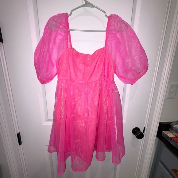 TCEC Dresses & Skirts - TCEC Vibrant Pink Puff Sleeve dress